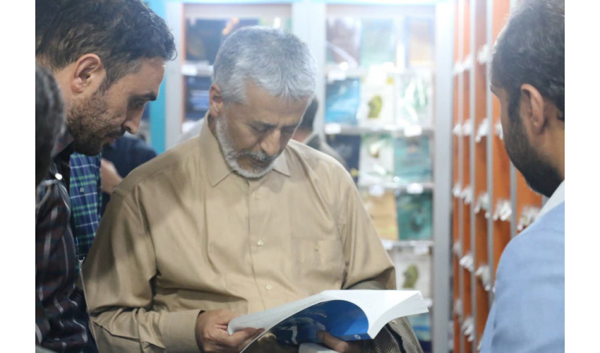 بازدید امیر دریادار سیاری از غرفه «سمت»